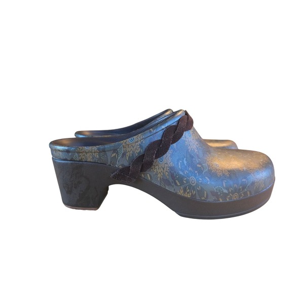 Crocs Floral Pattern Clogs Heel Brown Braided Accent Size 8W - Picture 3 of 7